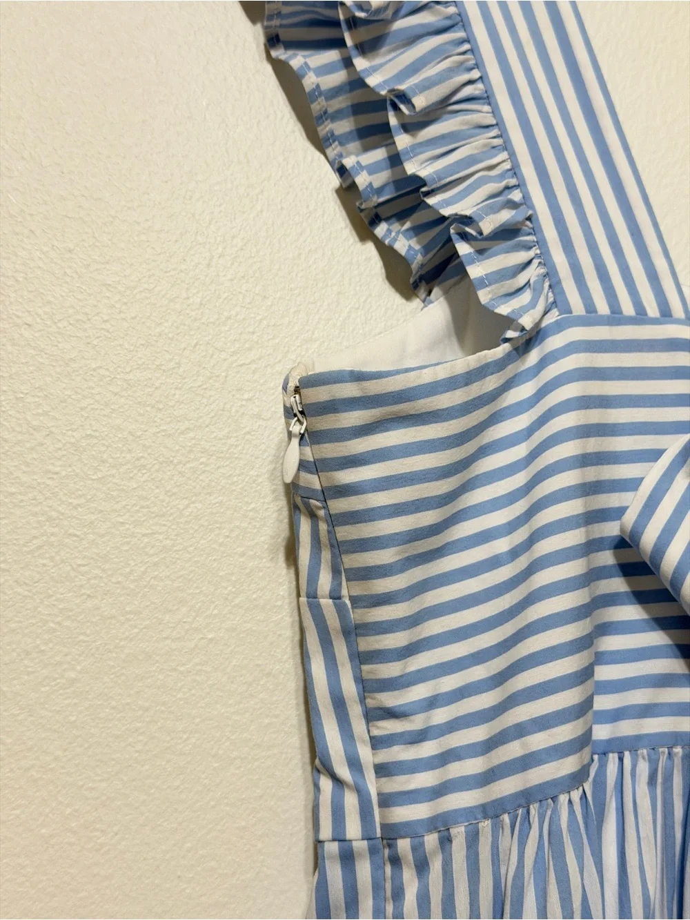 Gal Meets Glam Striped Jasmine Ruffle Dress Size 4 Blue White Maxi Beach Summer - Picture 8 of 11